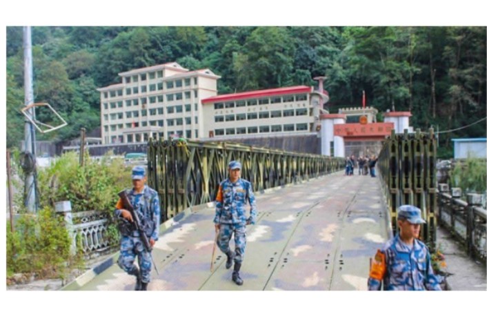 मध्यरातको सुख्खा पहिरोले थर्कियो तातोपानी बीओपी, सशस्त्र प्रहरीको सीमा चौकीमा ठूलो क्षति, मानवीय क्षति भने टर्‍यो!